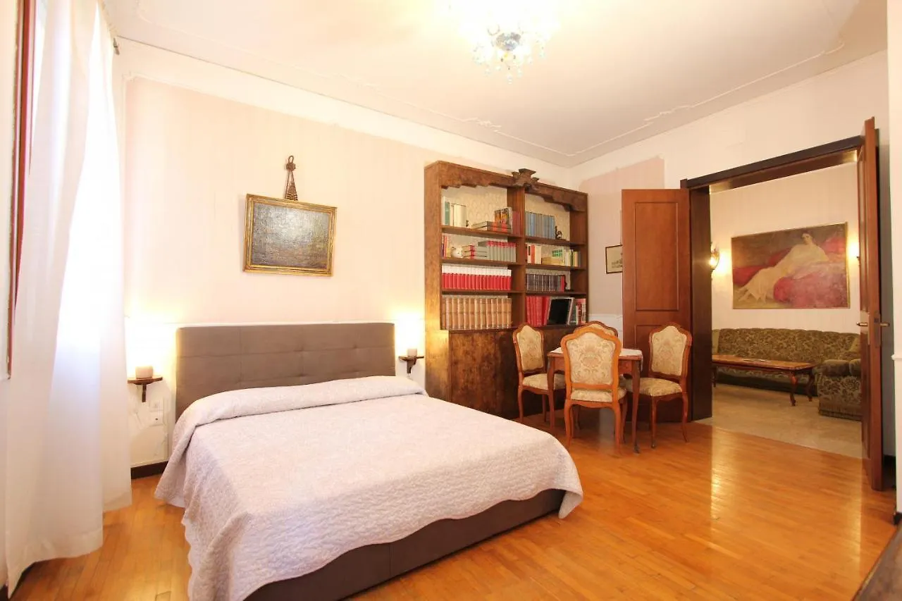 City Apartments Corner Canal View Veneza