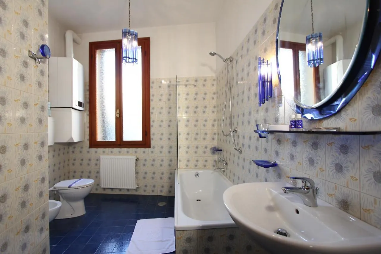 City Apartments Corner Canal View Veneza