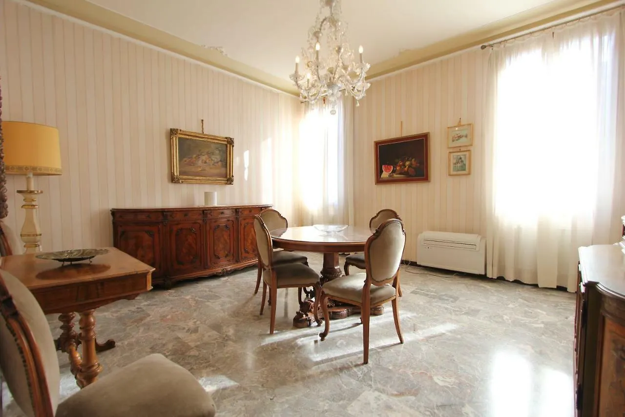 City Apartments Corner Canal View Venise