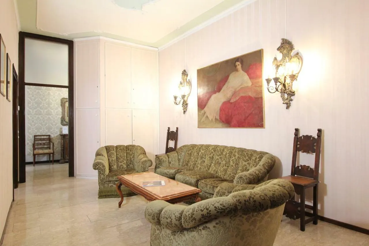 City Apartments Corner Canal View Venise