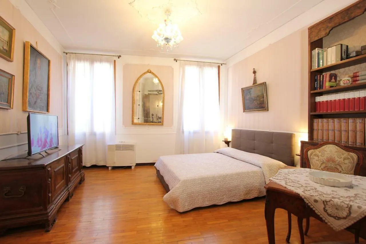 City Apartments Corner Canal View Venise 0*,